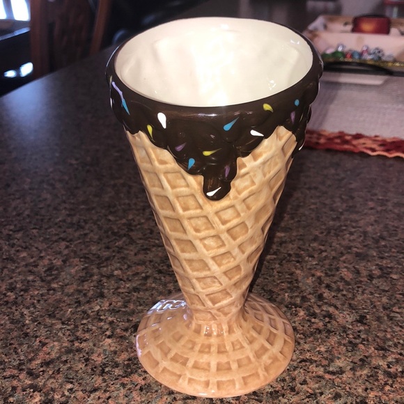 Ice Cream Cone Shaped Bowls - Picture 3 of 3